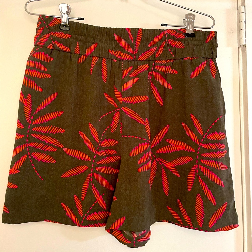 A New Day orange and pink island print shorts. Large.